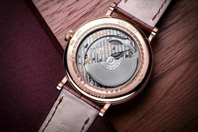 7337BR159V6_life-style_300pdi_caseback_komp