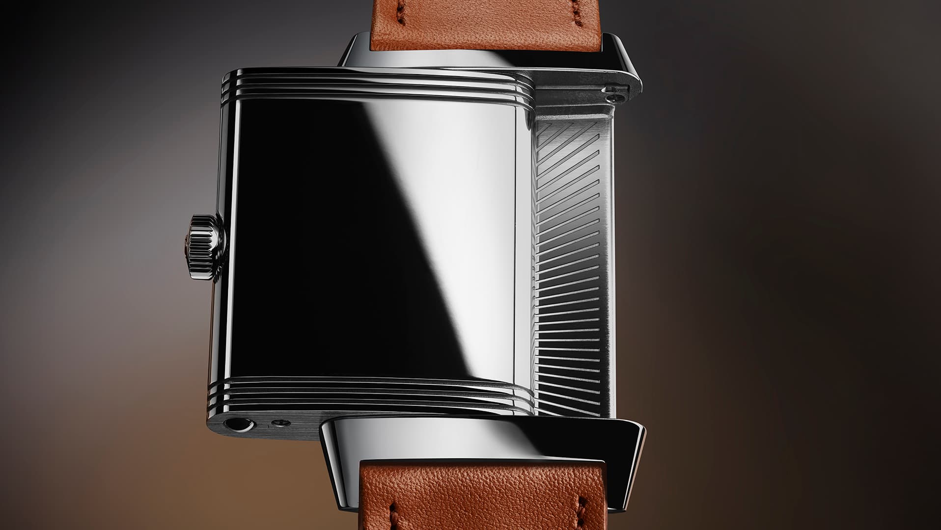 2024-q7168420-reverotr-midsize-closeup2-rvb-16-9