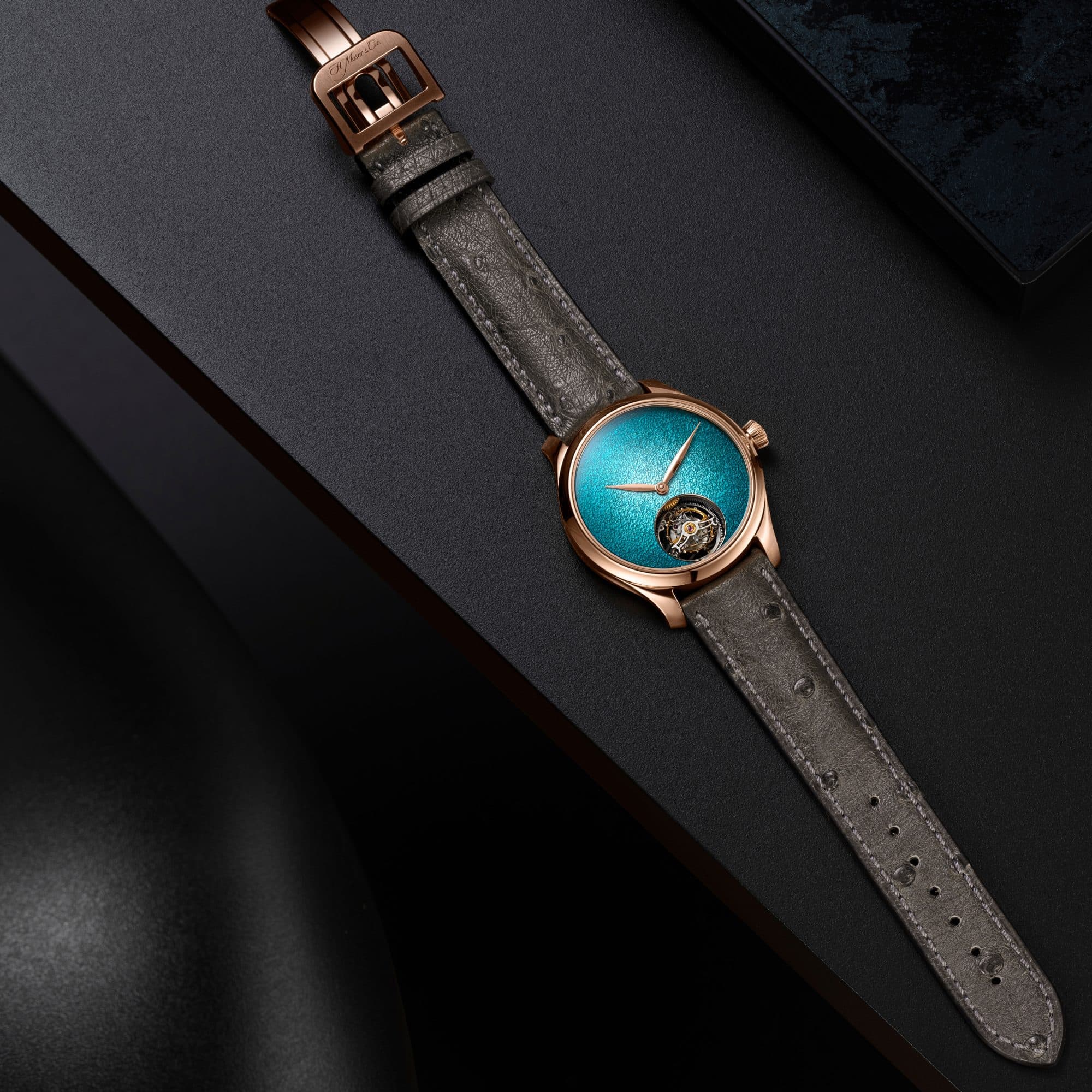HMoser_1805-0400_Endeavour_Tourbillon_RG_Concept_Turquoise_Enamel__Lifestyle