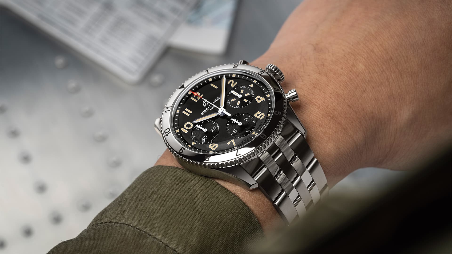 04_Breitling_Classic_AVI_Chronograph_42_P-51_Mustang_Ref_A233803A1B1A1_RGB